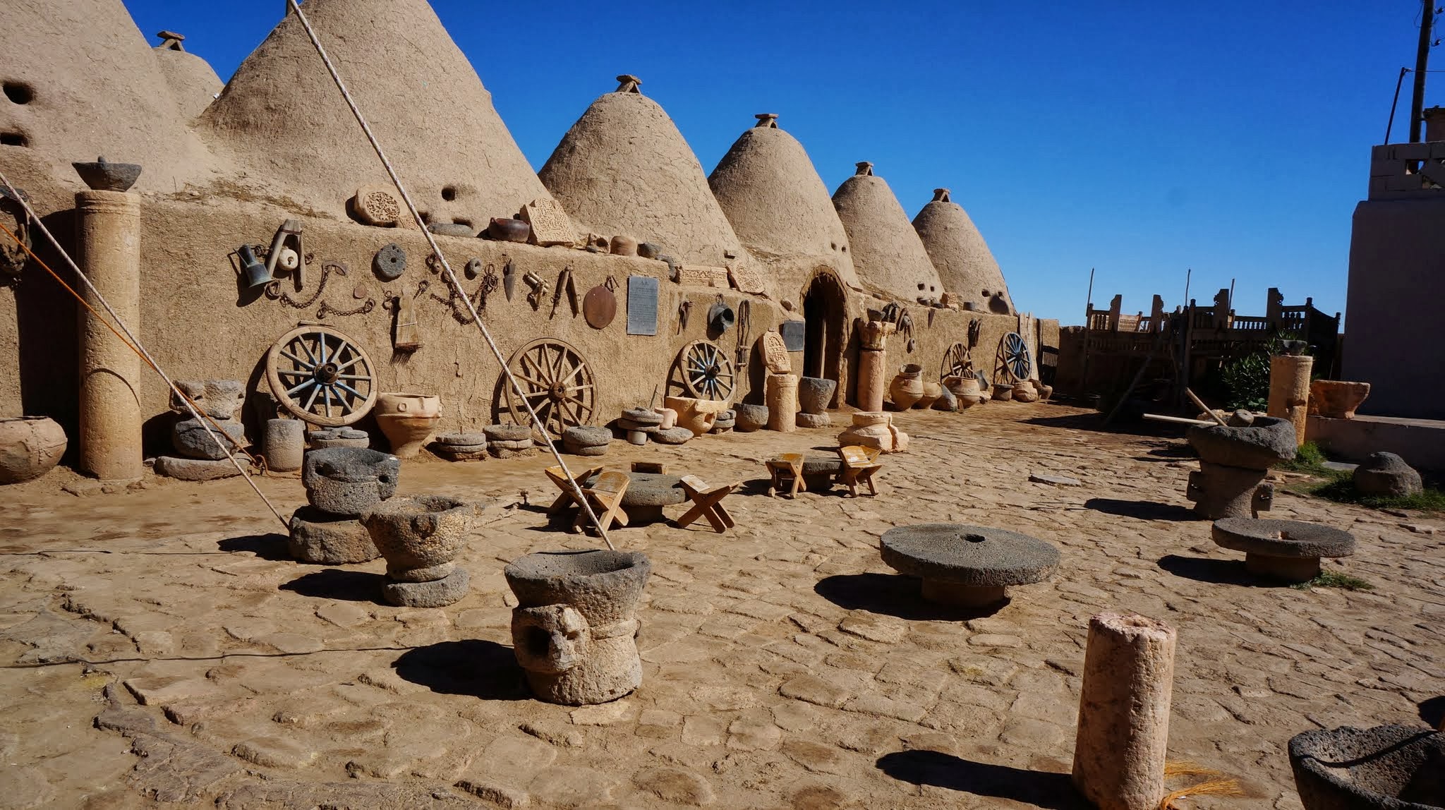 Uçaklı Büyük GAP Turu  Gaziantep – Halfeti – Şanlıurfa – Harran – Mardin – Midyat – Batman – Diyarbakır – Adıyaman – Nemrut Dağı